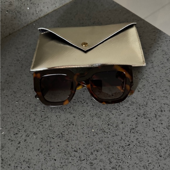 Bethenny Eyewear Tortoise Sunglasses & Gold Case main image 8
